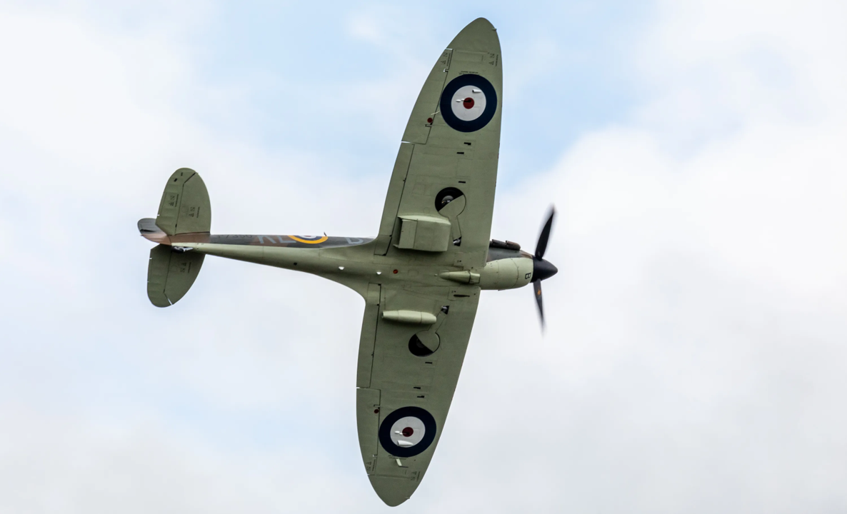 Spitfire P7350 Lapel Pin